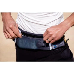 CEINTURE HYDRATATION TRAIL RUNNING - PORTE BÂTONS - POCHE TÉLÉPHONE IMPERMÉABLE 14 CEINTURE HYDRATATION TRAIL RUNNING - PORTE BÂTONS - POCHE TÉLÉPHONE IMPERMÉABLE -Plein Air Équipement Magasin ceinture hydratation trail running porte batons poche telephone impermeable 2