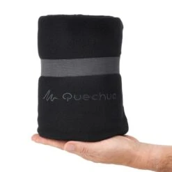 Quechua COUVERTURE EN POLAIRE - 155 X 130 CM 11 Quechua COUVERTURE EN POLAIRE - 155 X 130 CM -Plein Air Équipement Magasin couverture en polaire 155 x 130 cm 4