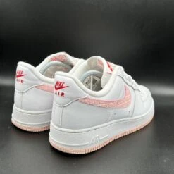 RECONDITIONNÉ - Nike Air Force 1 Valentin's Day -Plein Air Équipement Magasin reconditionne nike air force 1 valentins day 4