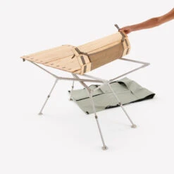 Quechua TABLE DE CAMPING COMPACTE 4/6 PERSONNES - PLATEAU BOIS - POCHE DE RANGEMENT -Plein Air Équipement Magasin table de camping compacte 46 personnes plateau bois poche de rangement 7
