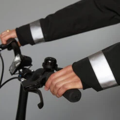 BTWIN VESTE PLUIE CHAUDE VELO VILLE VISIBILITE NUIT 540 FEMME NOIR 20 BTWIN VESTE PLUIE CHAUDE VELO VILLE VISIBILITE NUIT 540 FEMME NOIR -Plein Air Équipement Magasin veste pluie chaude velo ville visibilite nuit 540 femme noir 8